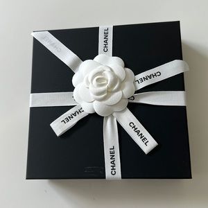 Chanel belt box with ribbon and signature flower